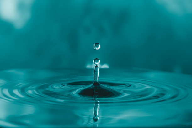 蓝色的水滴图片下载
