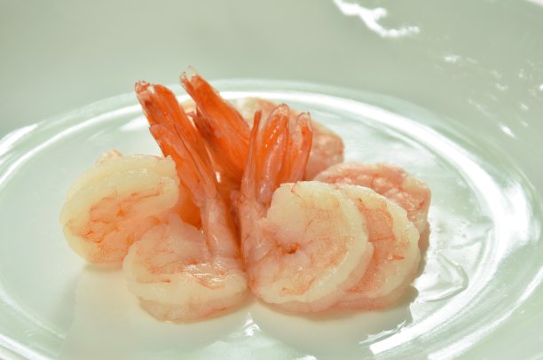盘子上的生虾食材图片下载