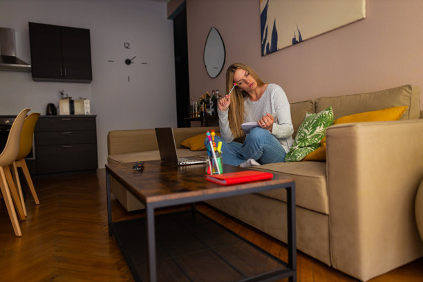 女学生学习过程图片下载