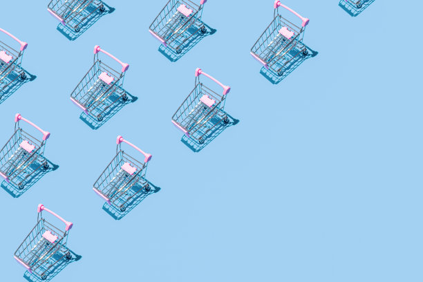 超市购物车的图案在粉彩蓝色的背景。包装创意设计。在线购物。无缝模式。黑色星期五促销概念。副本的空间。可持续的,极简主义的生活方式。图片下载