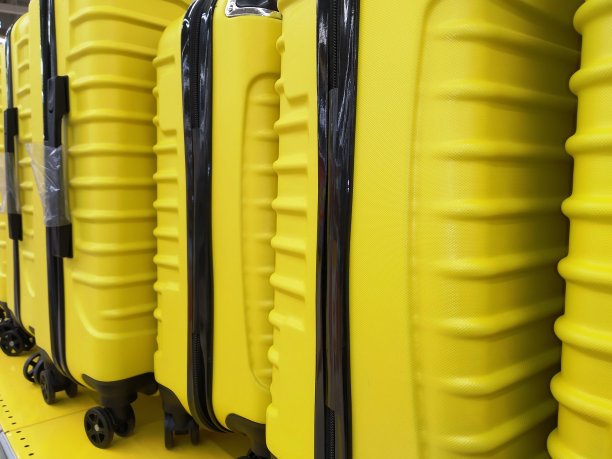 黄色的手提箱图片下载