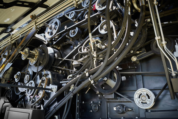 现代农业联合收割机的聚合机制特写。图片下载