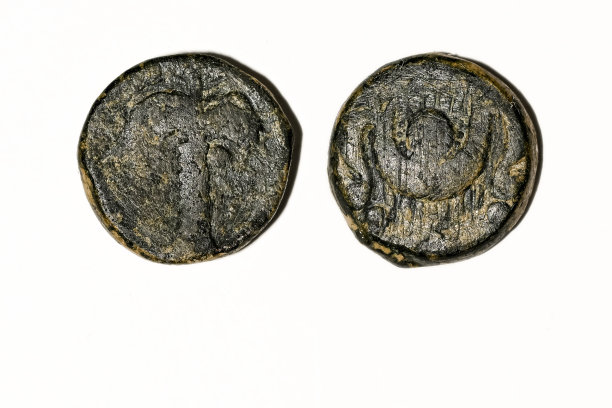 古罗马铜币。正与反空白背景。图片下载