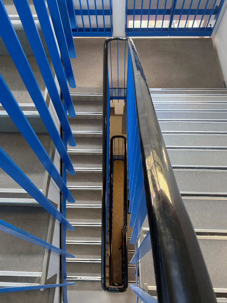 斯堪的纳维亚公共建筑的楼梯图片下载