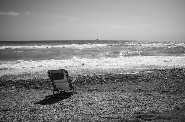 海边的沙滩椅图片下载
