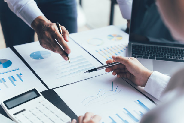 业务团队会议项目规划概念，业务人员会议规划战略分析概念，对办公室同事的未来计划。图片下载