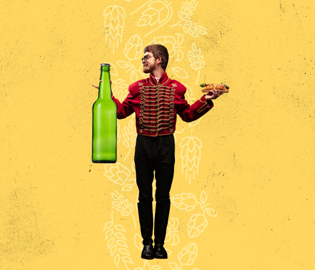 英俊的骠骑兵拿着热狗和啤酒瓶。当代艺术拼贴。节日、节日、聚会、啤酒、饮料和零食、啤酒节、广告和销售的概念。图片下载