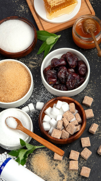 各种饮食替代糖在黑暗的背景。图片下载