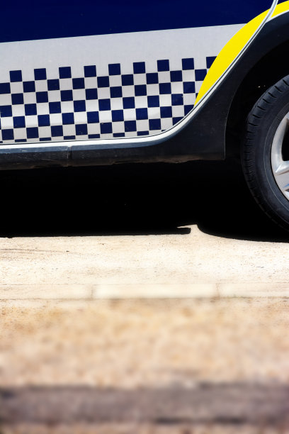 警车上的方格贴纸图片下载