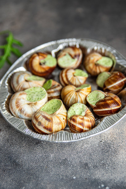 蜗牛绿蒜油新鲜健康餐食品零食桌上拷贝太空食物背景质朴的俯视图片下载