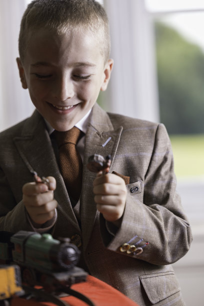 富家子弟视察他的传统模范士兵图片下载