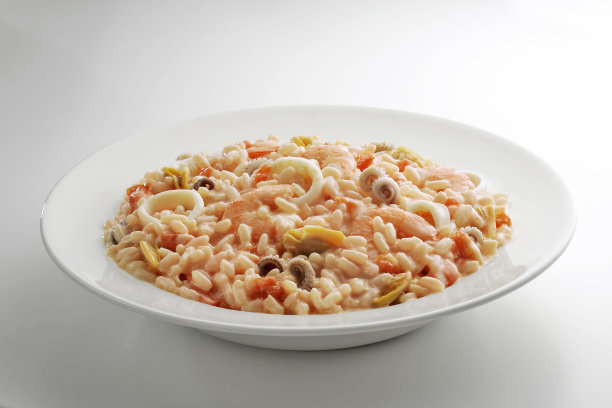 白碗鱼番茄烩饭图片下载