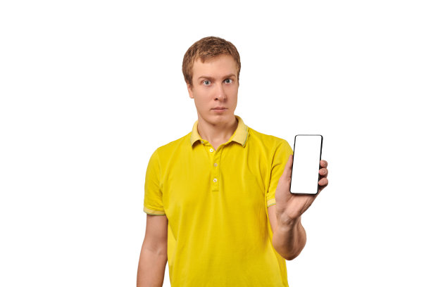 年轻人手里拿着智能手机模型，白色隔离背景，手机应用广告图片下载