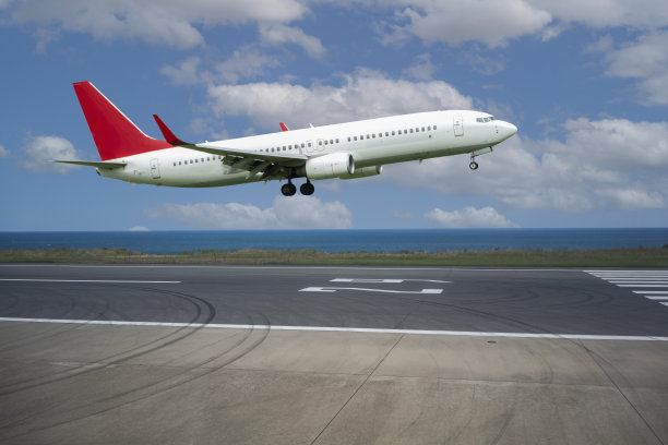 客机降落。图片下载