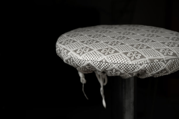 粪便分离在黑色背景图片下载