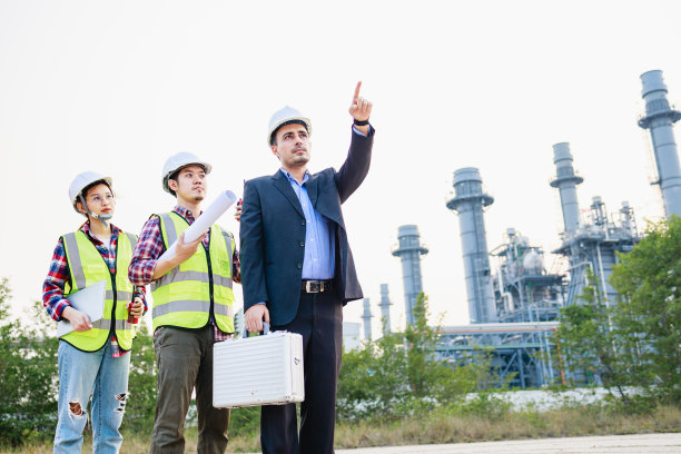 领导力、团队合作工程师和商业概念：电厂项目中的工程师图片下载