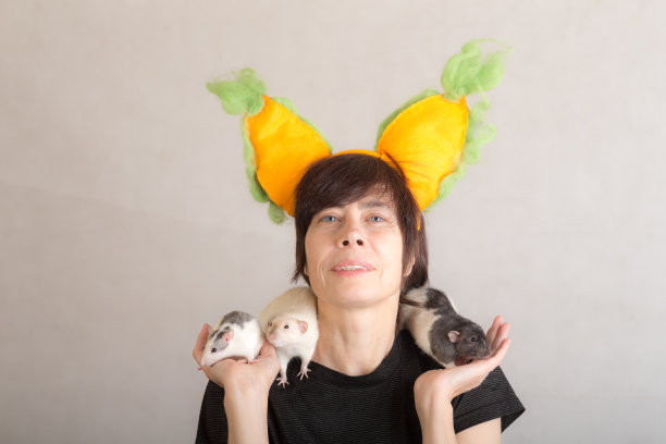 妇女和家鼠图片下载