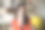 美丽黑发女子在家中厨房思考或构思图片下载