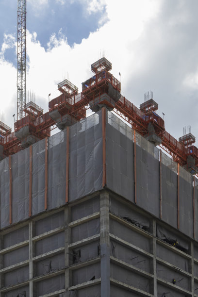 大型建筑建筑钢筋混凝土结构，建筑和脚手架的施工图片下载