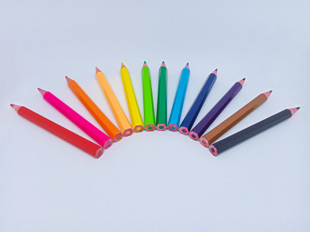 彩色铅笔呈弧形排列图片下载