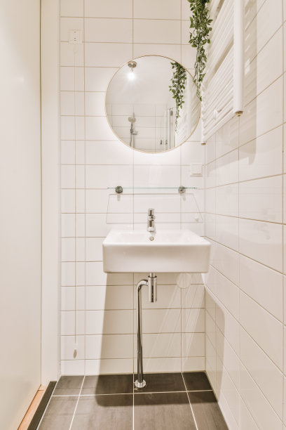 在水槽和镜子附近轻敲图片下载