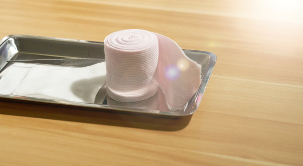 将纱布包扎在托盘上，以便包扎图片下载