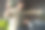 一名男子通过智能手机向粉丝打招呼，并上钢琴课图片下载