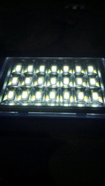 led灯亮的照片图片下载