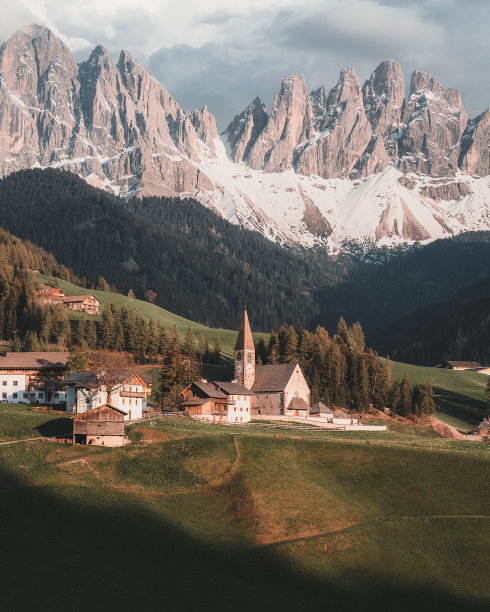 圣玛格达莱纳，意大利富恩斯的瓦尔图片下载