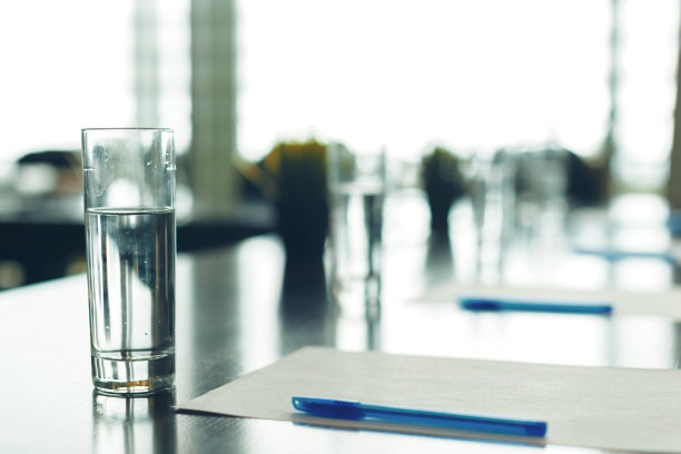 会议室内部有空椅子图片下载