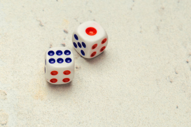 风险概念——玩骰子图片下载