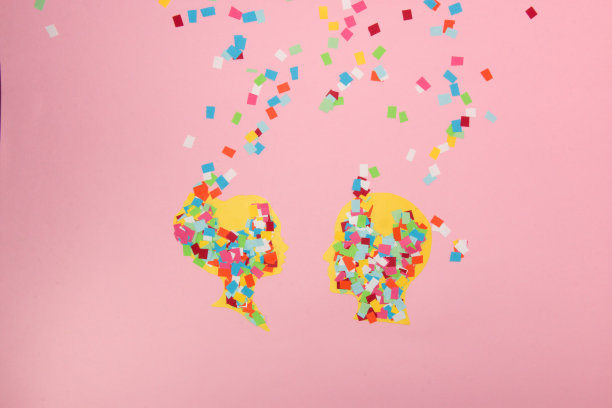 坠入爱河，五彩纸头有了爆发的情怀，通过周围的色彩、创意、粉色背景的抽象设计来表达图片下载