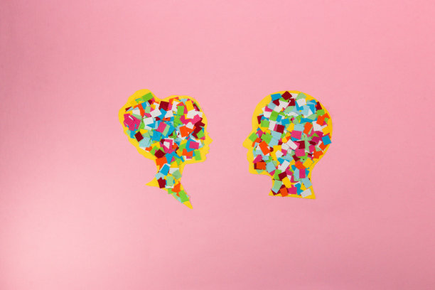 七彩纸头互相看着，连接的层次上升，彼此的心灵有了平静，它们在精神上变得更强大图片下载