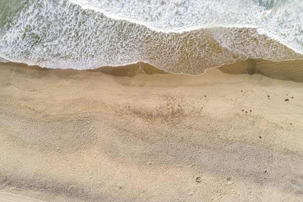 热带沙滩和海洋的鸟瞰图。本空间图片下载