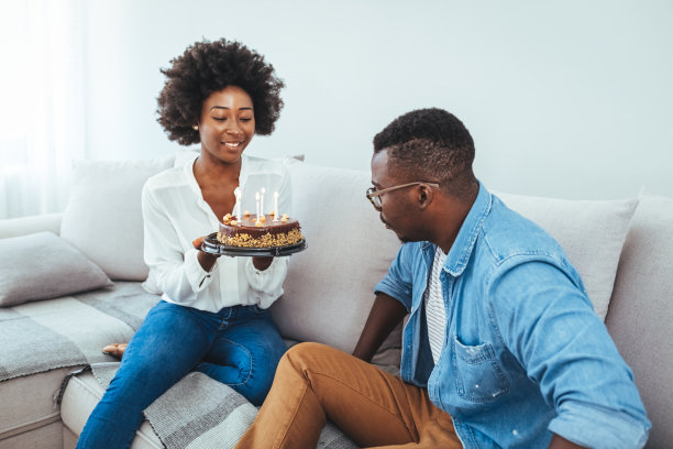 丈夫的生日。图片下载
