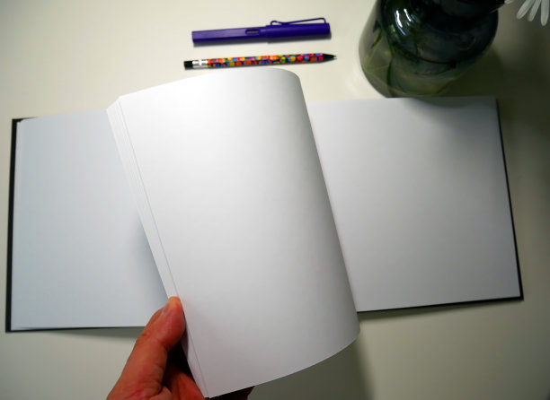 用于绘图和书写的记事本。图片下载