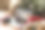 家庭视频电话与孩子呈现礼物通过远程聊天笔记本电脑屏幕在圣诞快乐桌子节日背景。圣诞在线虚拟家庭聚会庆祝，新年快乐视频电话图片下载