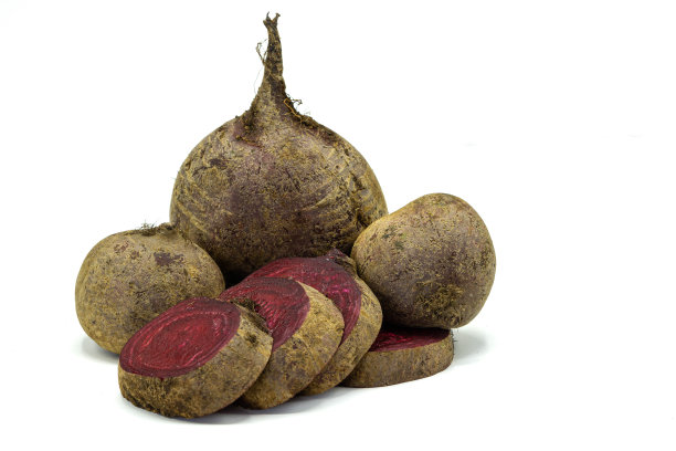 甜菜根在白色背景上分离图片下载