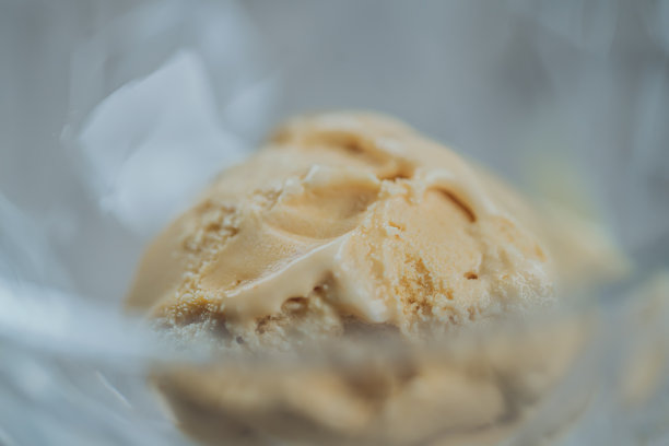 制作冰淇淋球的微距摄影图片下载