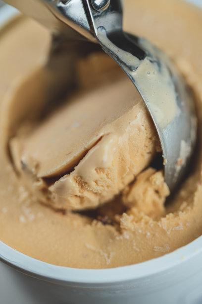 制作冰淇淋球的微距摄影图片下载