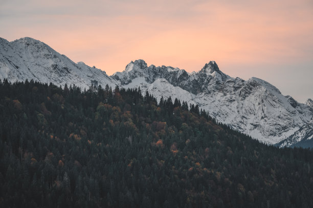Alpspitze, garmis- partenkirchen, Bavaria，德国图片下载