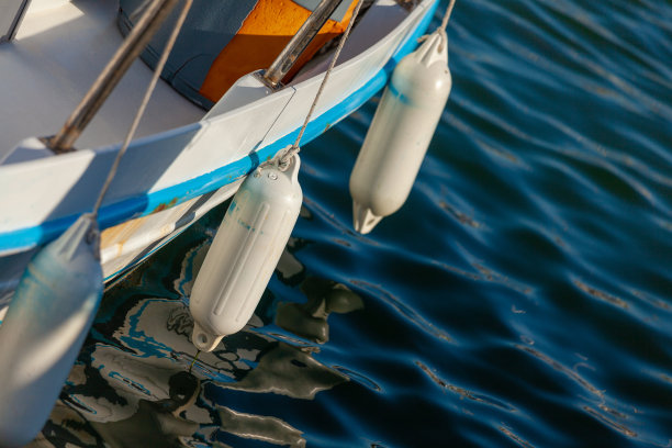 港口渔民的渔网和船只图片下载