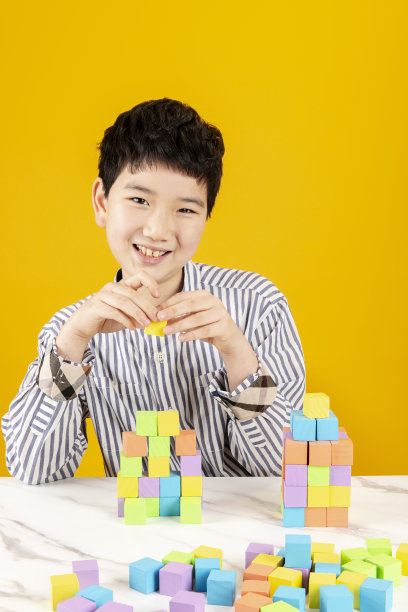 一个快乐的生活方式的男孩图片下载