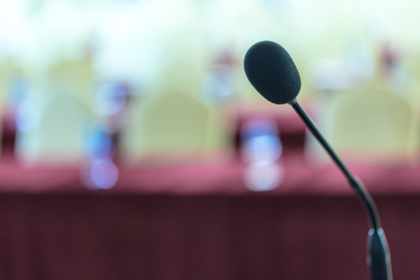 会议室的麦克风用于会议图片下载