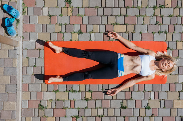 在全身放松图片下载