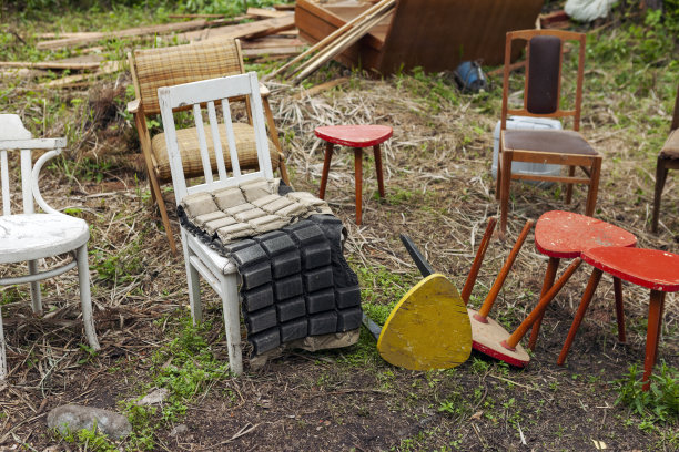 小凳子和椅子图片下载