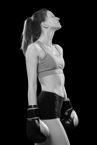 年轻的女拳击手图片下载