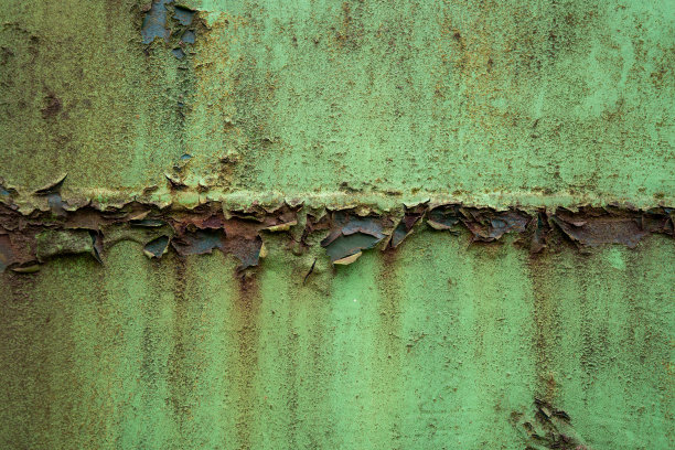 背景。金属结构，表面覆盖油漆和铁锈。图片下载