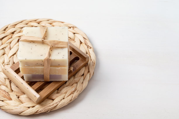 肥皂和干洗洗发棒，手工制作的天然肥皂，生态友好的温泉图片下载