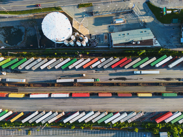 铁路和卡车运输设施图片下载